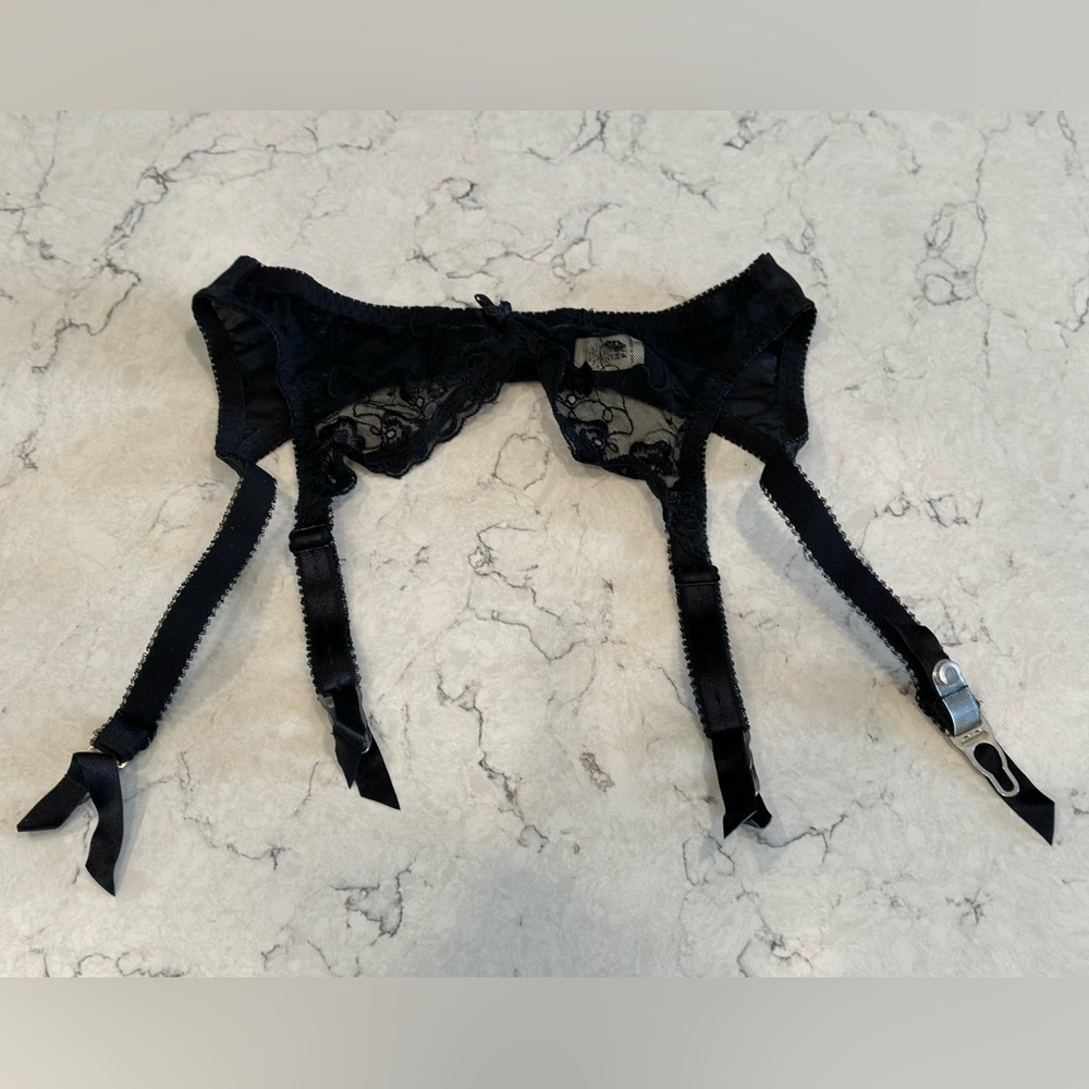 Lace garter belt